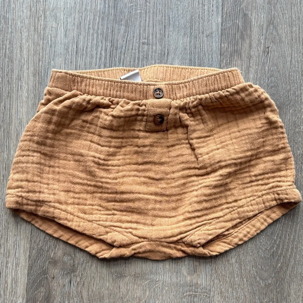 Old Navy Set of Three Textured Shorts in Red, Pink, and Brown Size 3-6 months